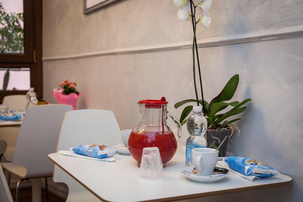 Ora Guest House Рим Екстериор снимка
