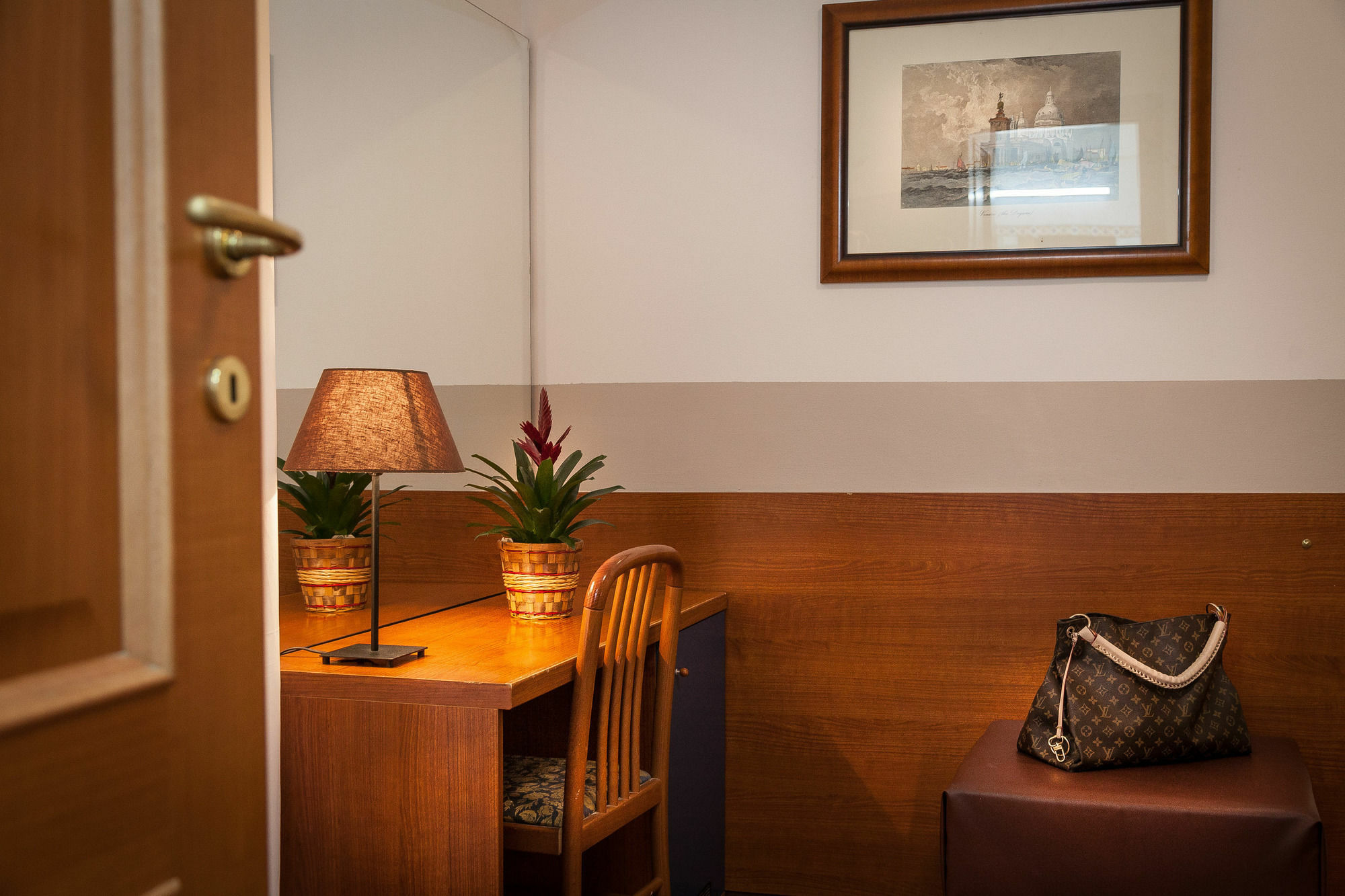 Ora Guest House Рим Екстериор снимка