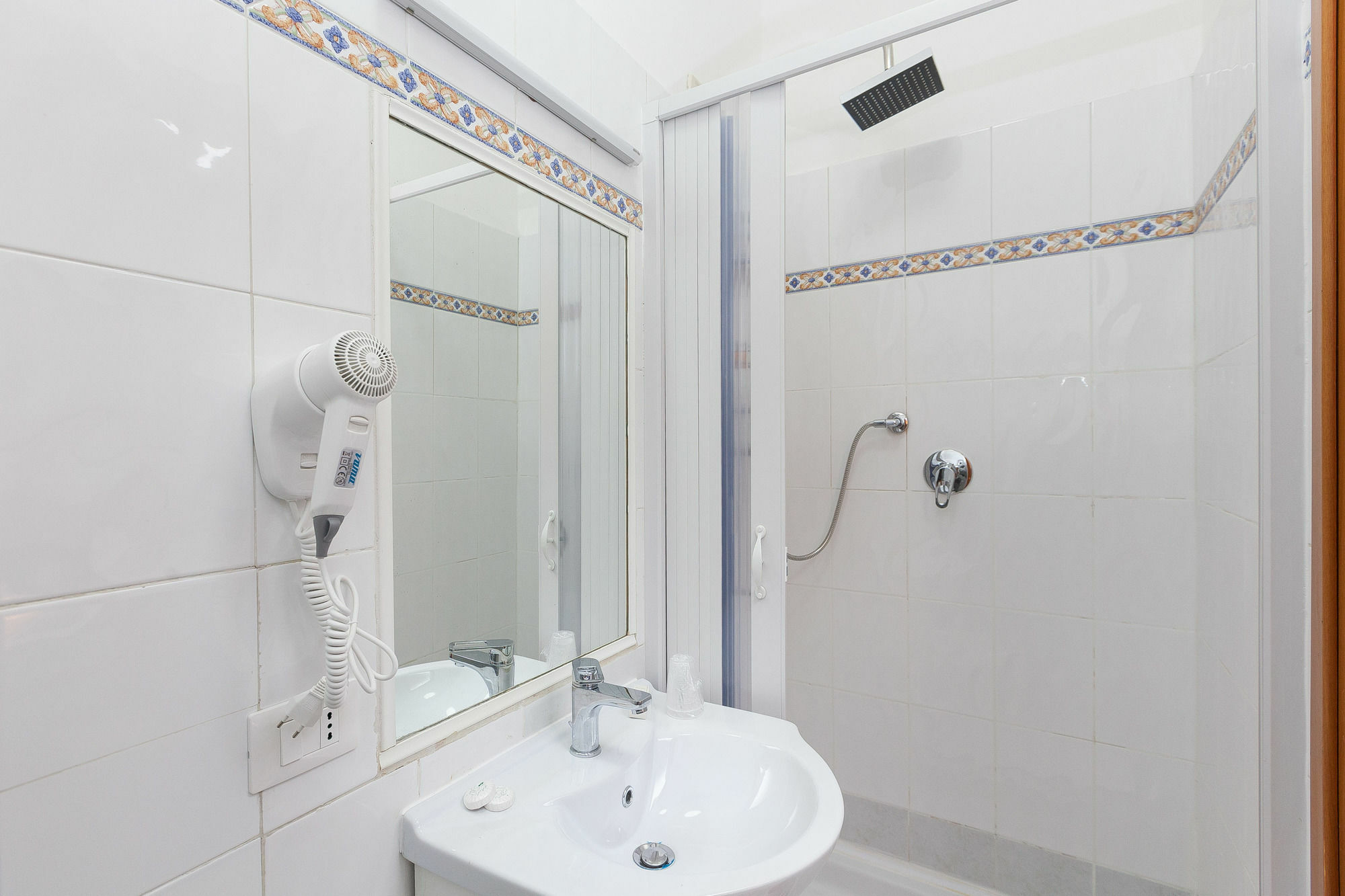 Ora Guest House Рим Екстериор снимка