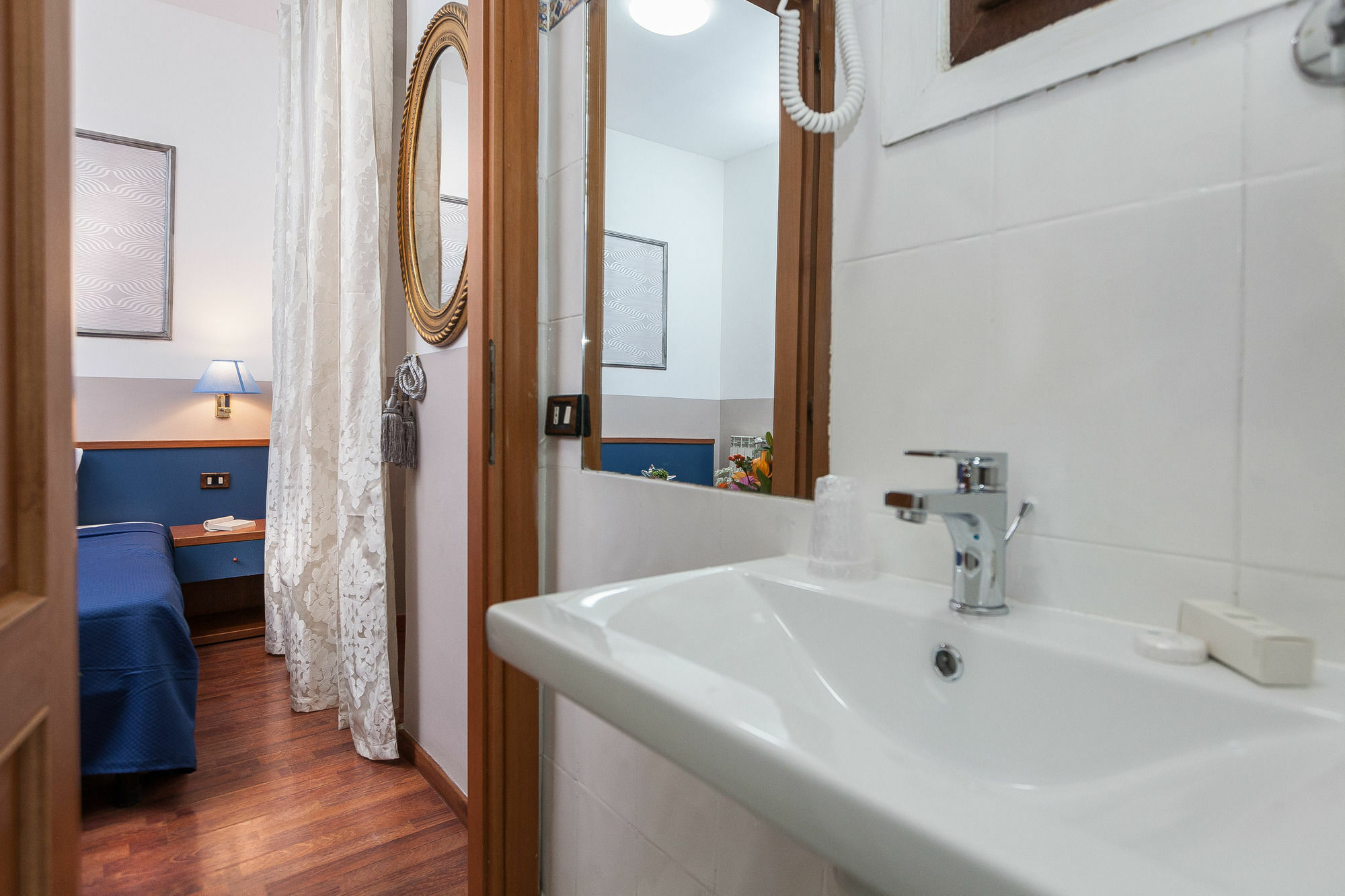 Ora Guest House Рим Екстериор снимка