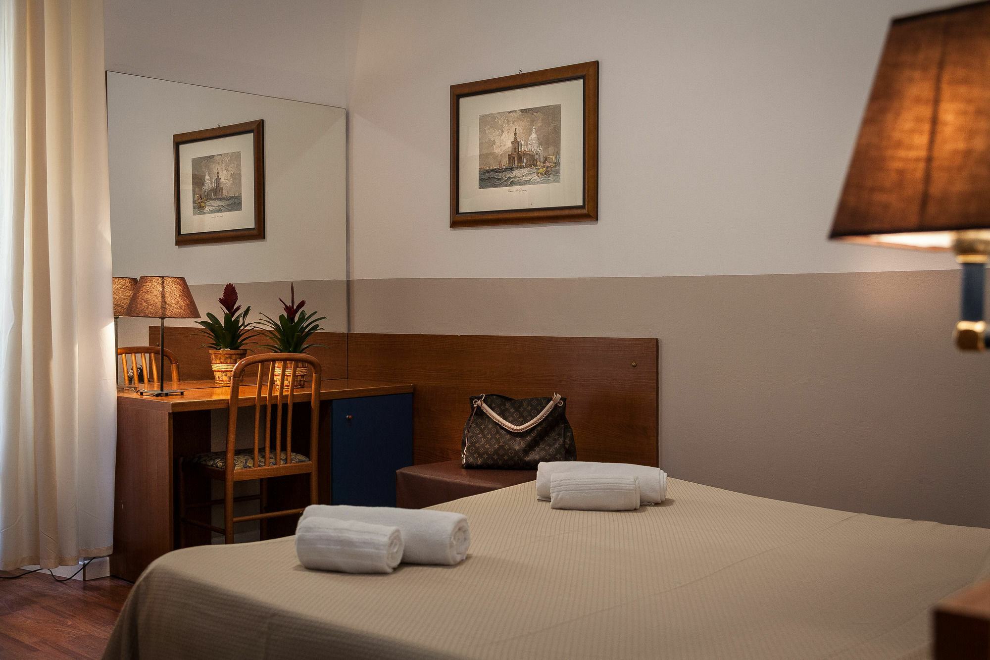Ora Guest House Рим Екстериор снимка