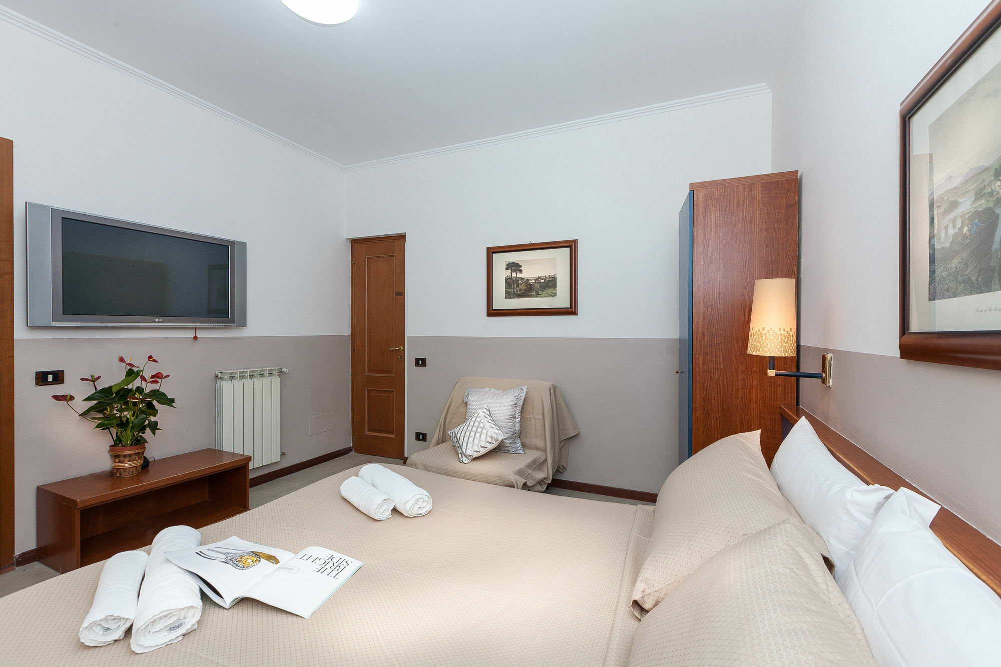 Ora Guest House Рим Екстериор снимка