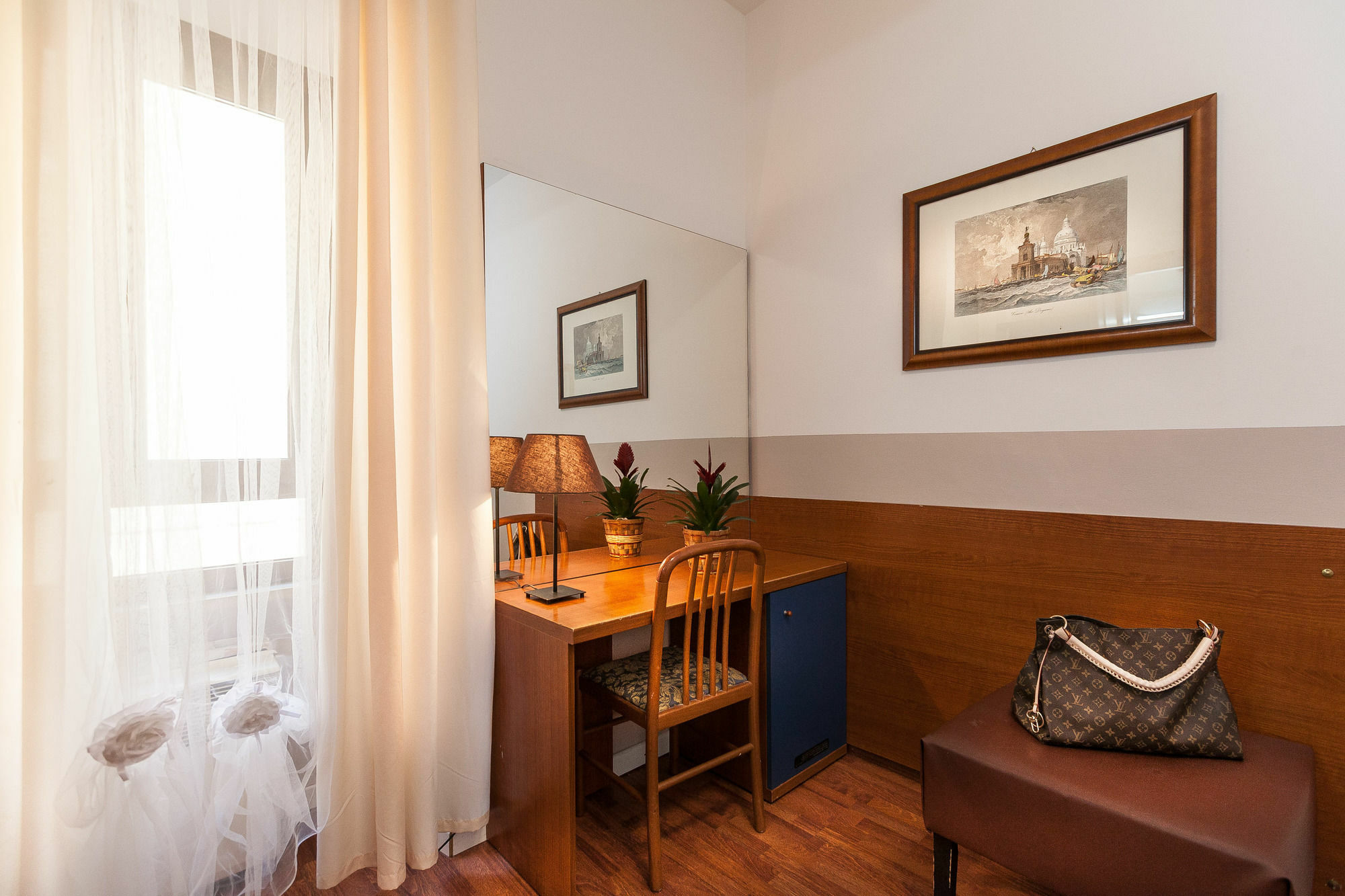 Ora Guest House Рим Екстериор снимка