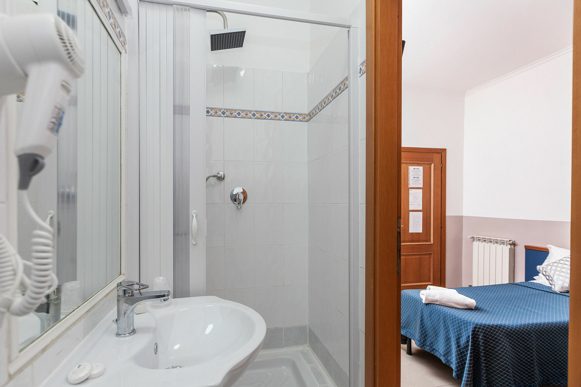 Ora Guest House Рим Екстериор снимка